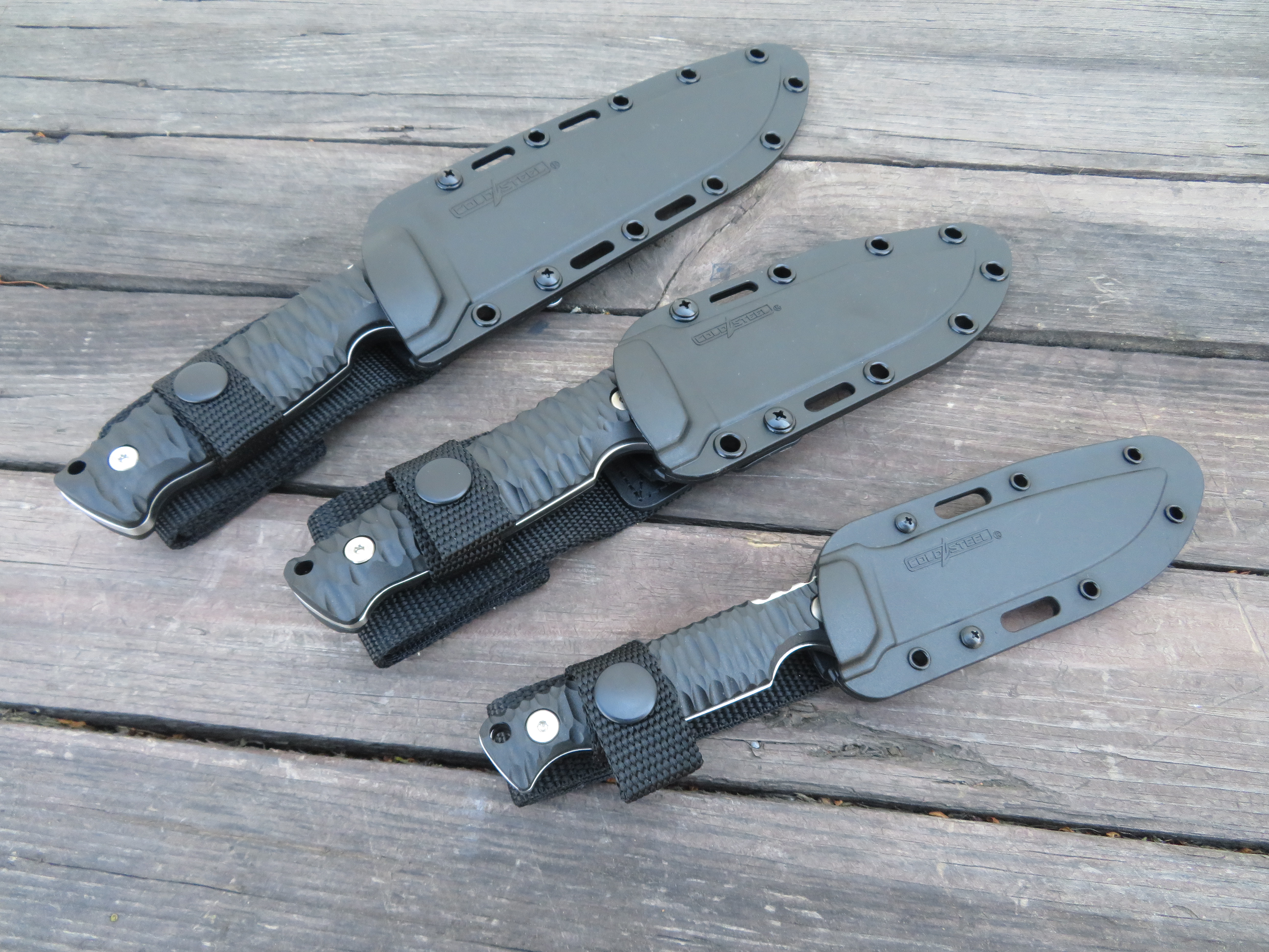 Všechny modely nože Cold Steel Razor Tek jsou vybaveny speciálně navrženým pouzdrem Secure-Ex.